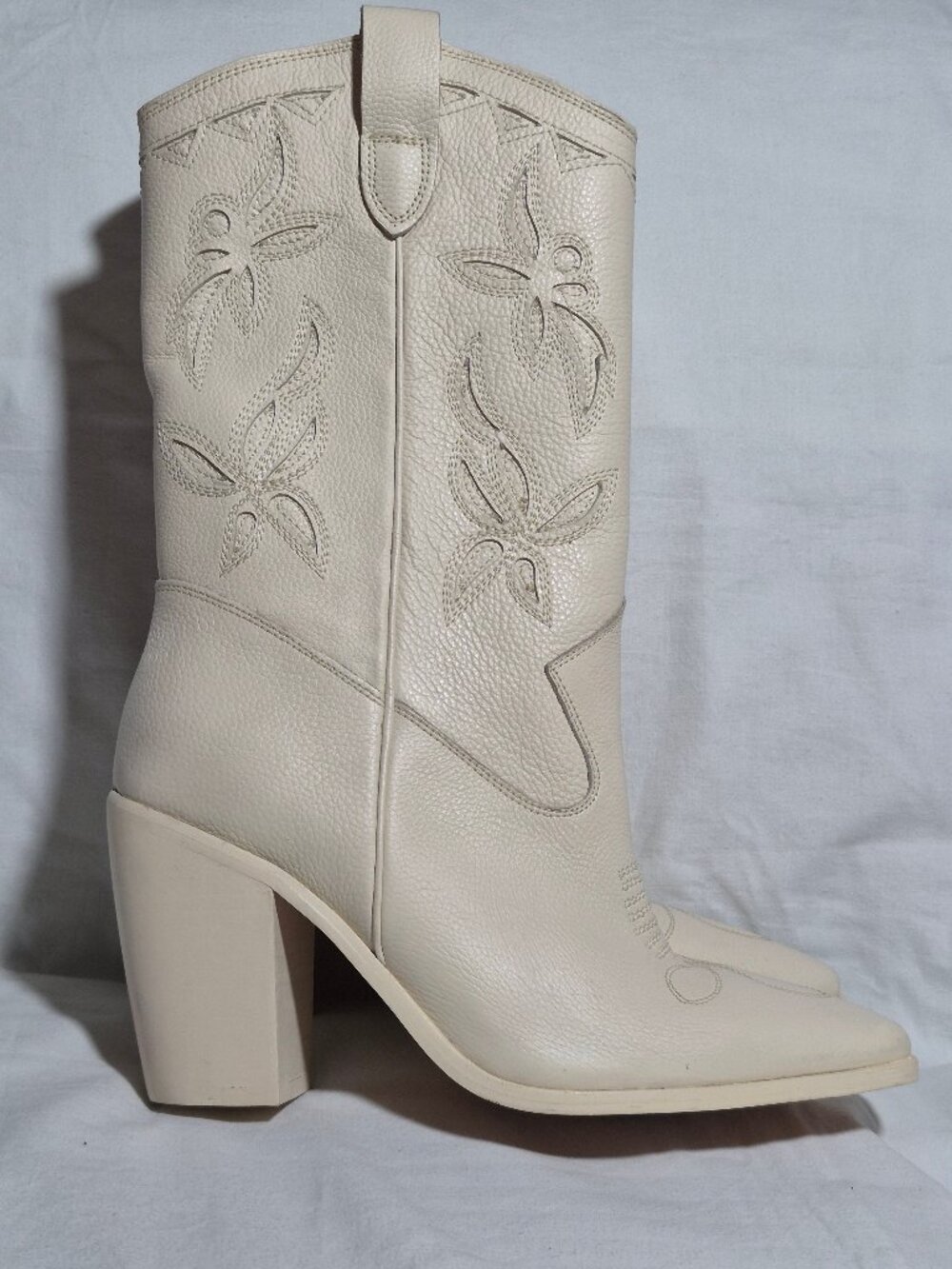 Vince Camuto Alisah Ivory Cream Leather Western Boots Size 8.5 M NEW $229